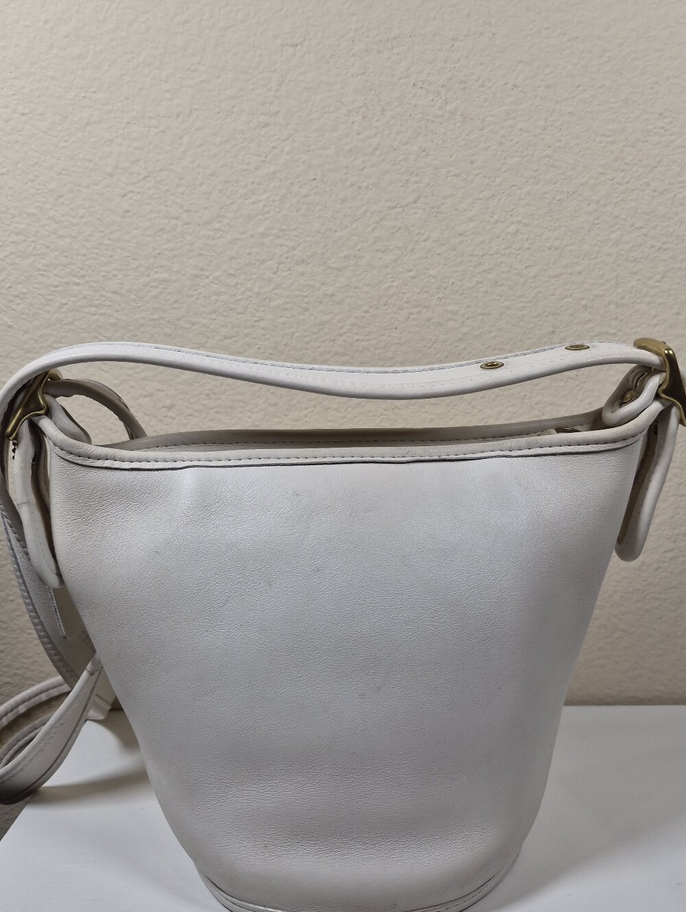 Vintage Coach White Maggie Duffle #9019 - Picture 5 of 16